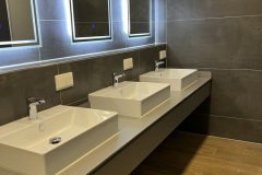Sanitärgebäude Campingplatz Waschbecken